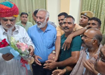 Bikaner : पान व्यापारियों ने यूडीएच मंत्री को सौंपा ज्ञापन, तंबाकू विक्रय नीति में स्पष्टता की उठाई मांग